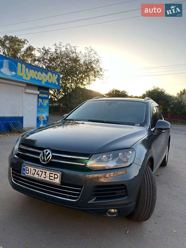 Внедорожник / Кроссовер Volkswagen Touareg 2012 в Карловке