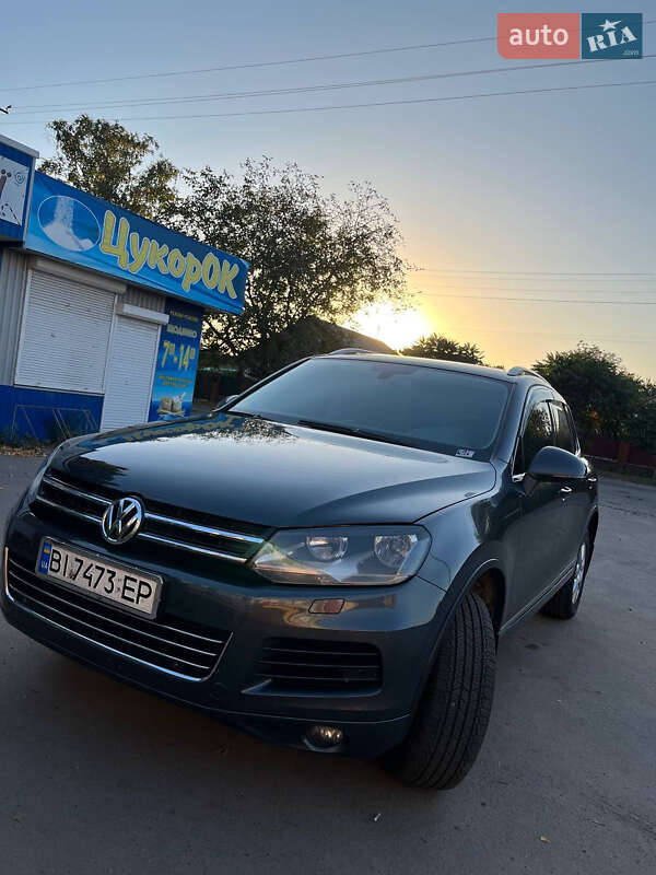 Внедорожник / Кроссовер Volkswagen Touareg 2012 в Полтаве