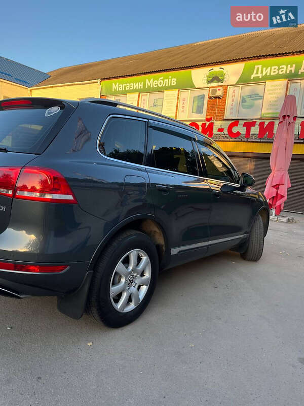 Внедорожник / Кроссовер Volkswagen Touareg 2012 в Полтаве
