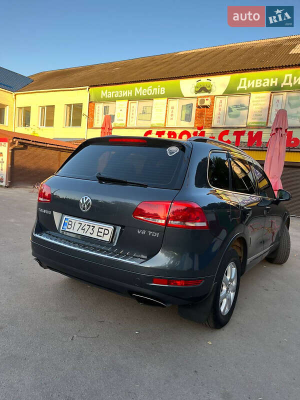 Внедорожник / Кроссовер Volkswagen Touareg 2012 в Полтаве