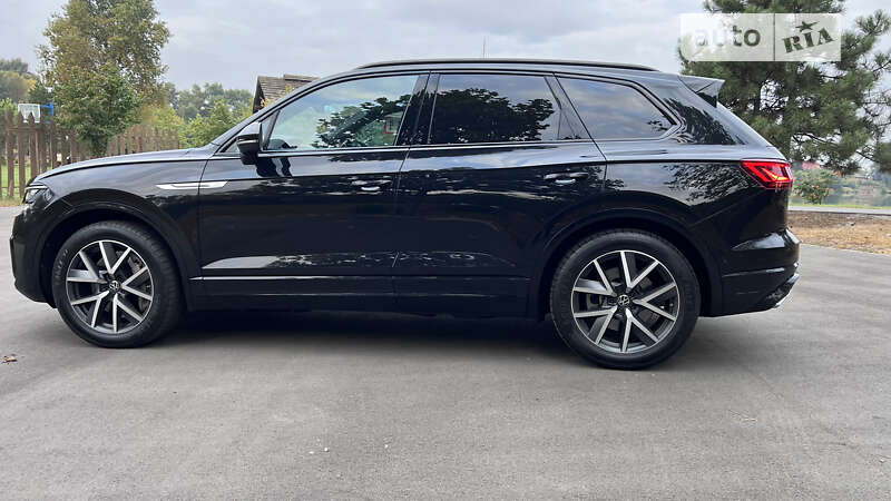 Позашляховик / Кросовер Volkswagen Touareg 2020 в Києві