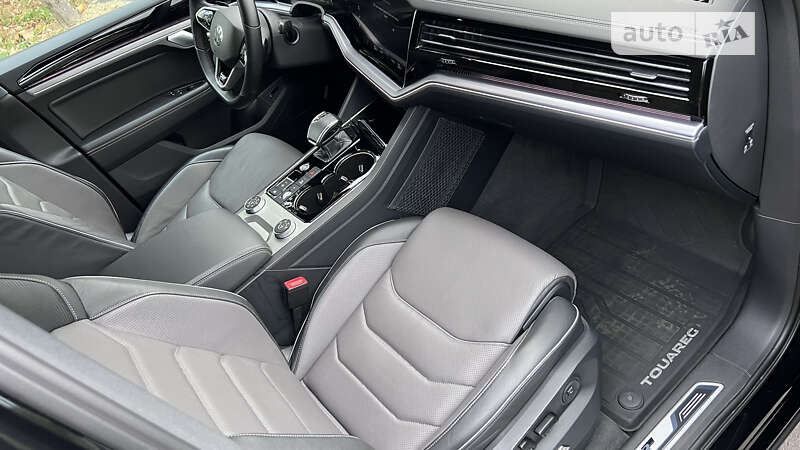 Позашляховик / Кросовер Volkswagen Touareg 2020 в Києві