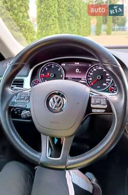 Внедорожник / Кроссовер Volkswagen Touareg 2014 в Луцке