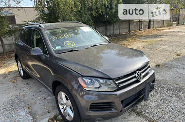 Позашляховик / Кросовер Volkswagen Touareg 2011 в 