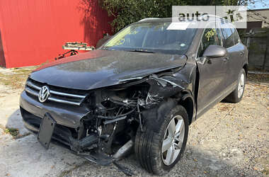 Позашляховик / Кросовер Volkswagen Touareg 2011 в 