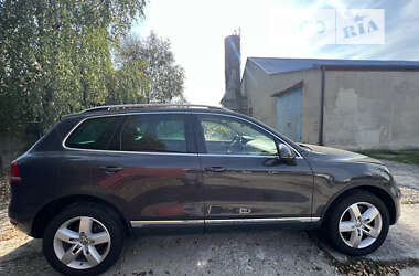 Позашляховик / Кросовер Volkswagen Touareg 2011 в 