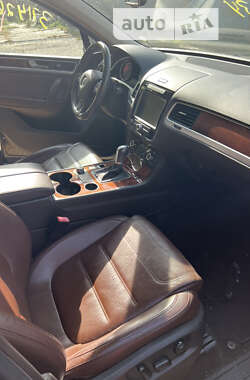 Позашляховик / Кросовер Volkswagen Touareg 2011 в 