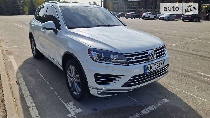 Позашляховик / Кросовер Volkswagen Touareg 2014 в Києві