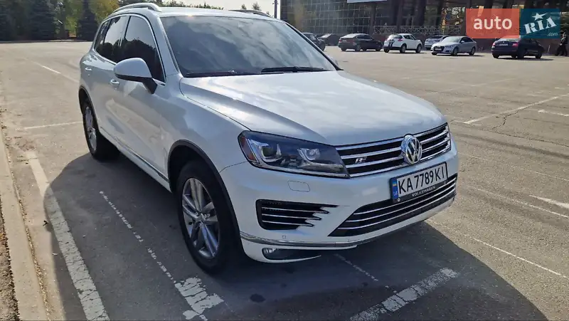 Позашляховик / Кросовер Volkswagen Touareg 2014 в 