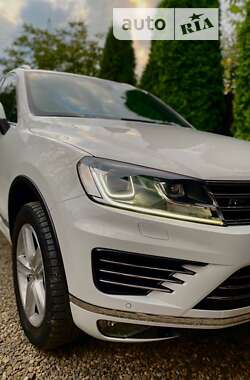 Внедорожник / Кроссовер Volkswagen Touareg 2015 в Черновцах