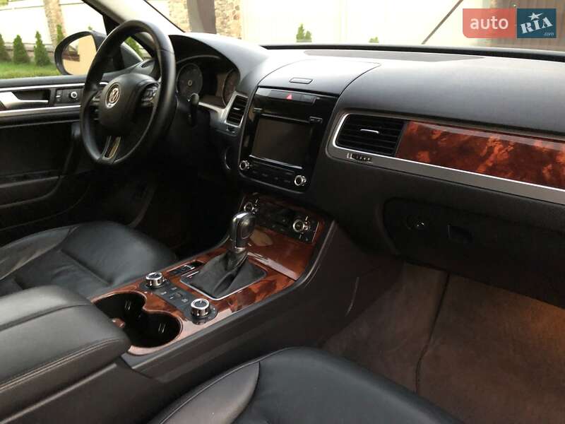 Внедорожник / Кроссовер Volkswagen Touareg 2012 в Броварах