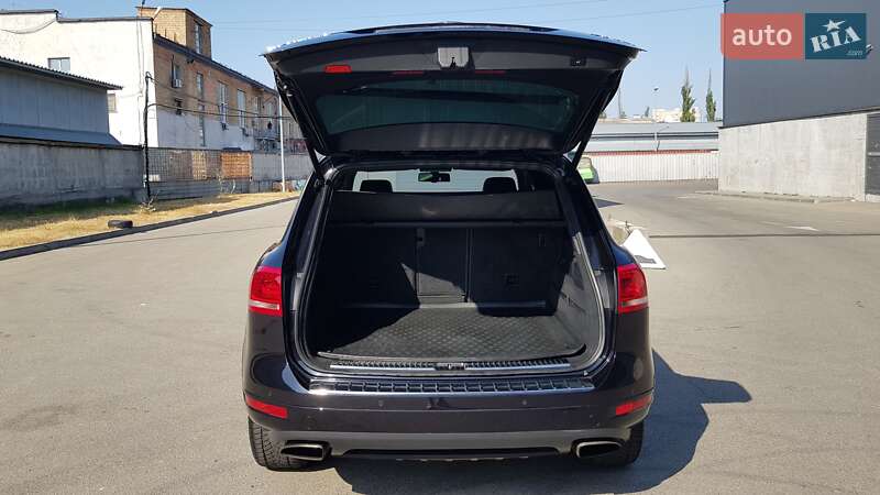 Позашляховик / Кросовер Volkswagen Touareg 2013 в Києві