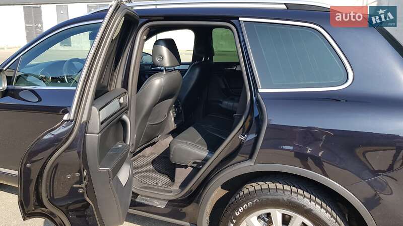 Позашляховик / Кросовер Volkswagen Touareg 2013 в Києві