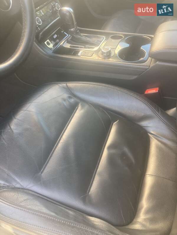 Внедорожник / Кроссовер Volkswagen Touareg 2010 в Полтаве