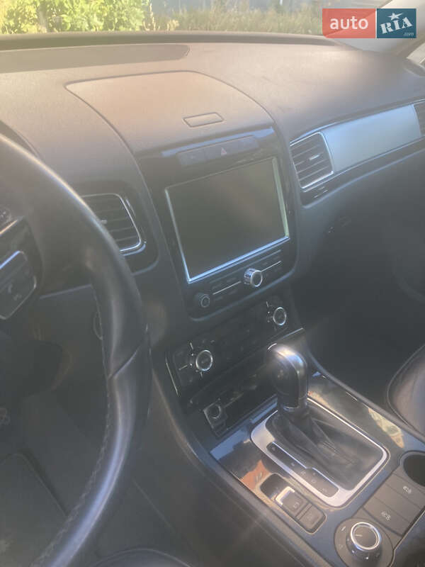 Внедорожник / Кроссовер Volkswagen Touareg 2010 в Полтаве