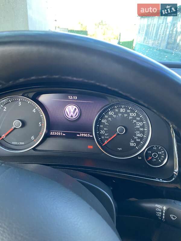 Внедорожник / Кроссовер Volkswagen Touareg 2010 в Ладыжине