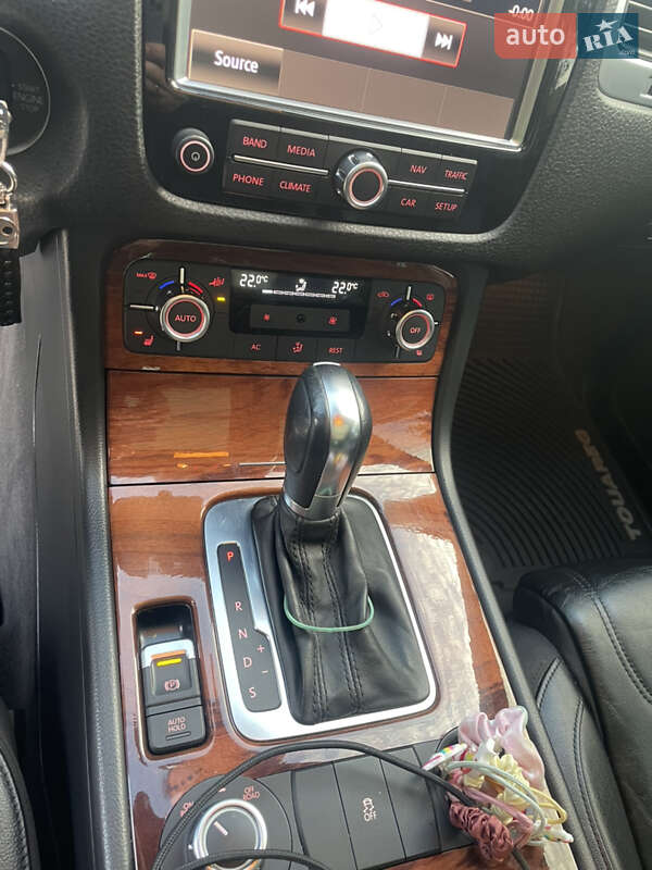 Внедорожник / Кроссовер Volkswagen Touareg 2011 в Кривом Роге