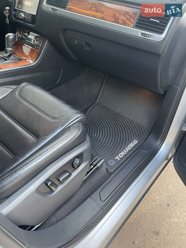 Внедорожник / Кроссовер Volkswagen Touareg 2011 в Кривом Роге
