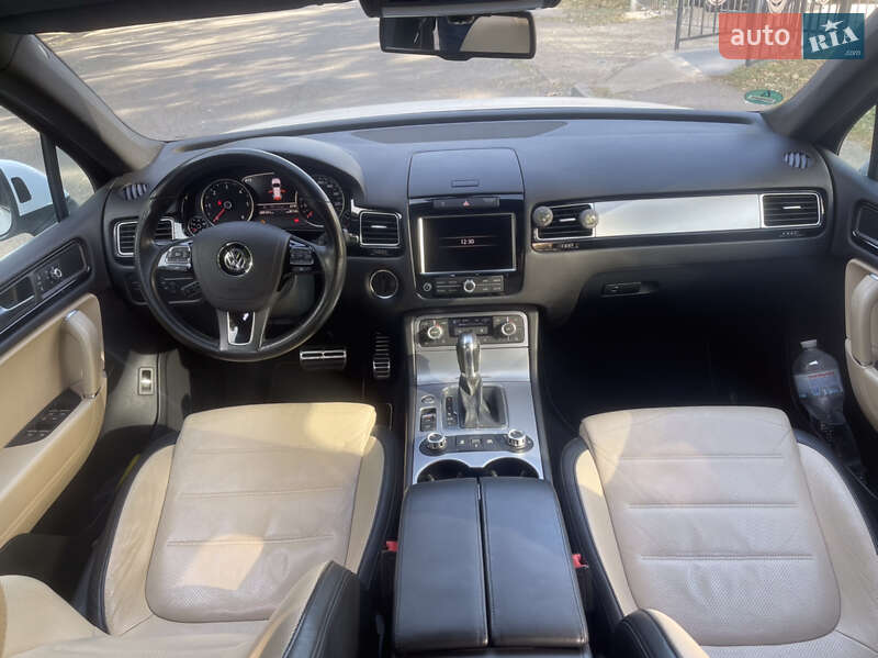 Позашляховик / Кросовер Volkswagen Touareg 2013 в Одесі