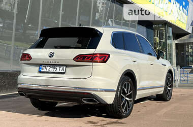 Внедорожник / Кроссовер Volkswagen Touareg 2021 в 