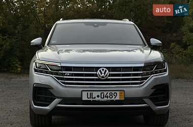 Внедорожник / Кроссовер Volkswagen Touareg 2018 в 