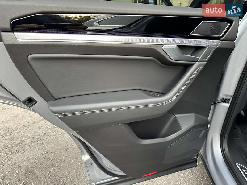 Внедорожник / Кроссовер Volkswagen Touareg 2018 в Полтаве