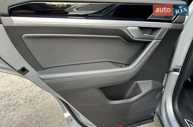 Внедорожник / Кроссовер Volkswagen Touareg 2018 в 