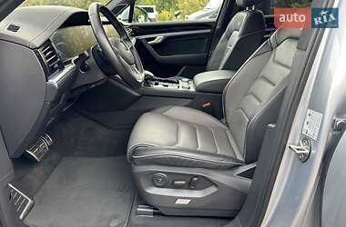 Внедорожник / Кроссовер Volkswagen Touareg 2018 в 
