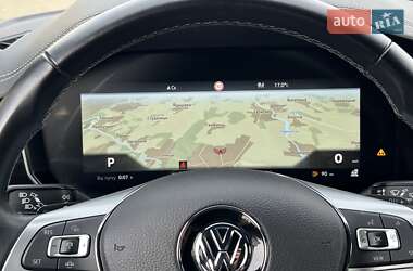 Внедорожник / Кроссовер Volkswagen Touareg 2018 в 