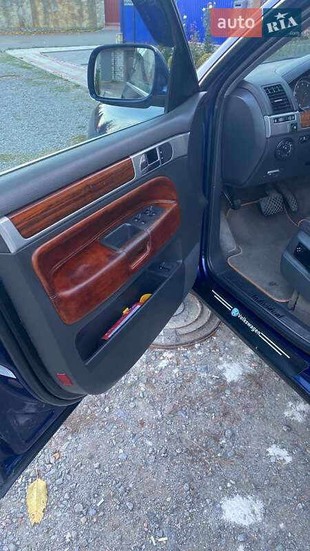Позашляховик / Кросовер Volkswagen Touareg 2004 в Могилів-Подільському