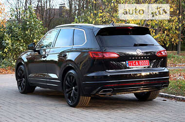 Позашляховик / Кросовер Volkswagen Touareg 2018 в 