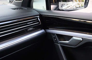 Позашляховик / Кросовер Volkswagen Touareg 2018 в 