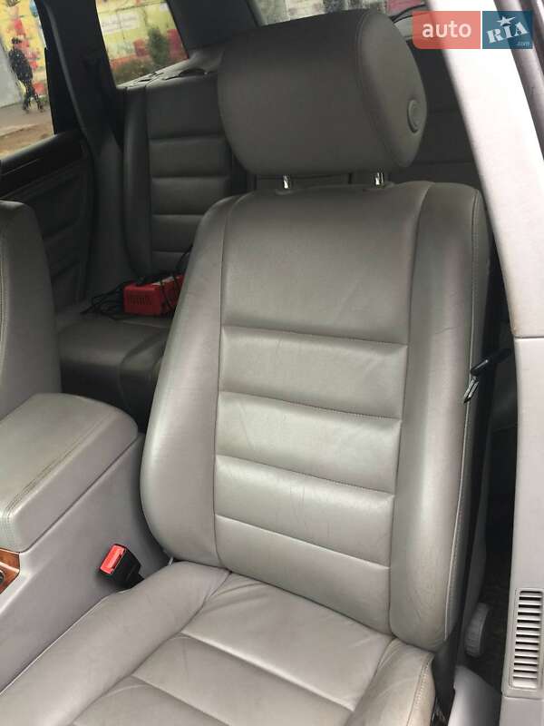 Внедорожник / Кроссовер Volkswagen Touareg 2004 в Киеве