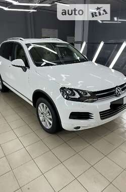 Внедорожник / Кроссовер Volkswagen Touareg 2014 в Киеве