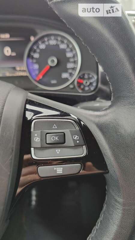 Внедорожник / Кроссовер Volkswagen Touareg 2013 в Киеве