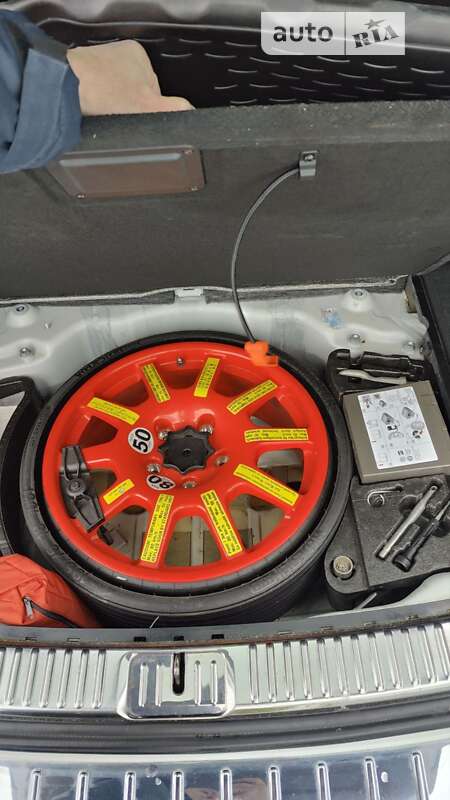 Внедорожник / Кроссовер Volkswagen Touareg 2013 в Киеве