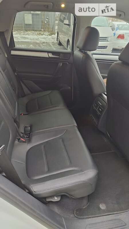 Внедорожник / Кроссовер Volkswagen Touareg 2013 в Киеве