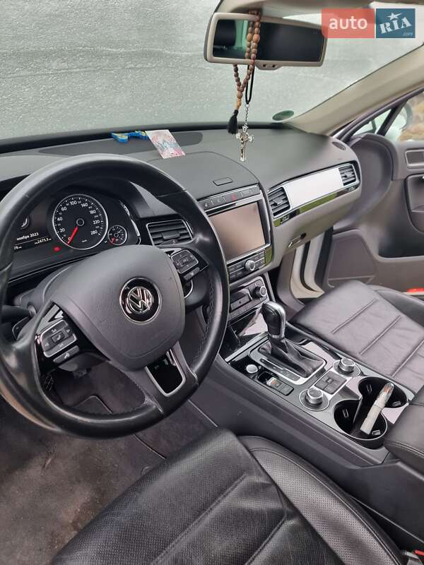 Внедорожник / Кроссовер Volkswagen Touareg 2016 в Черновцах