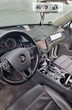 Внедорожник / Кроссовер Volkswagen Touareg 2016 в Черновцах