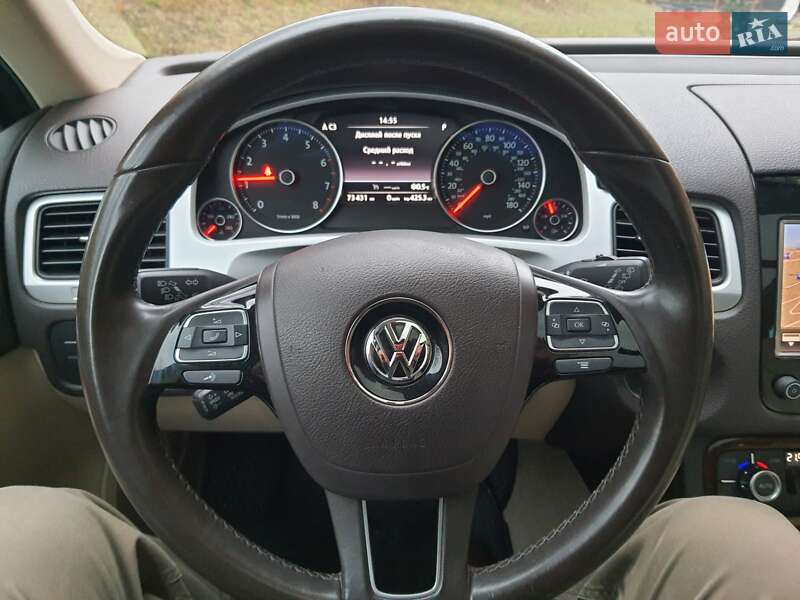 Внедорожник / Кроссовер Volkswagen Touareg 2013 в Киеве