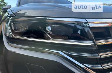 Позашляховик / Кросовер Volkswagen Touareg 2020 в Мукачевому
