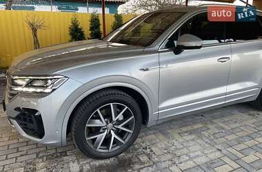 Внедорожник / Кроссовер Volkswagen Touareg 2018 в 