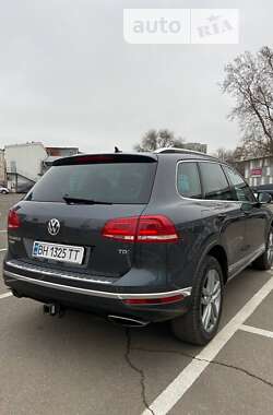 Внедорожник / Кроссовер Volkswagen Touareg 2015 в Одессе