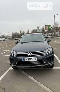 Внедорожник / Кроссовер Volkswagen Touareg 2015 в Одессе