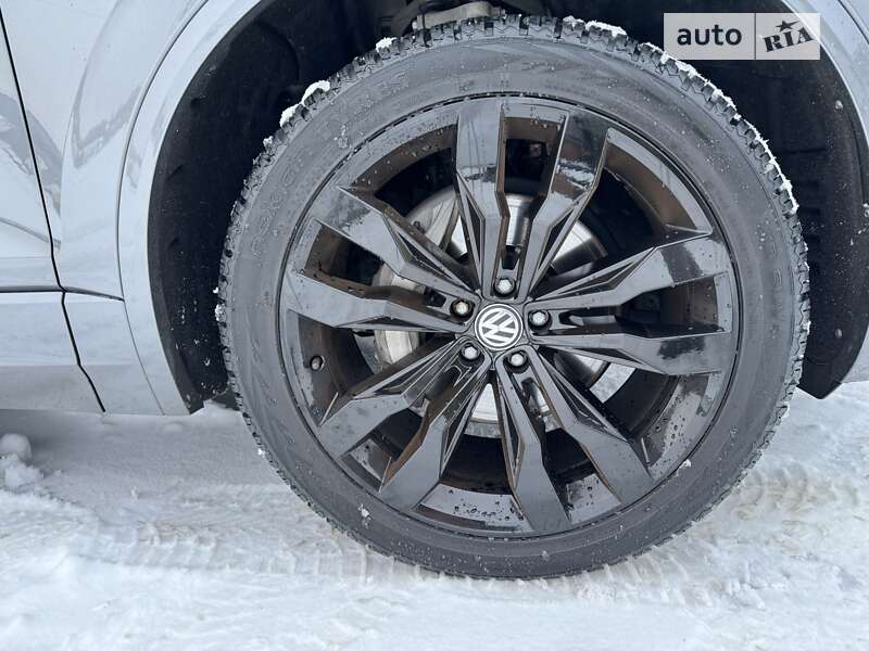 Позашляховик / Кросовер Volkswagen Touareg 2019 в Львові