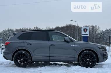 Внедорожник / Кроссовер Volkswagen Touareg 2019 в 
