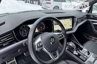 Внедорожник / Кроссовер Volkswagen Touareg 2019 в 