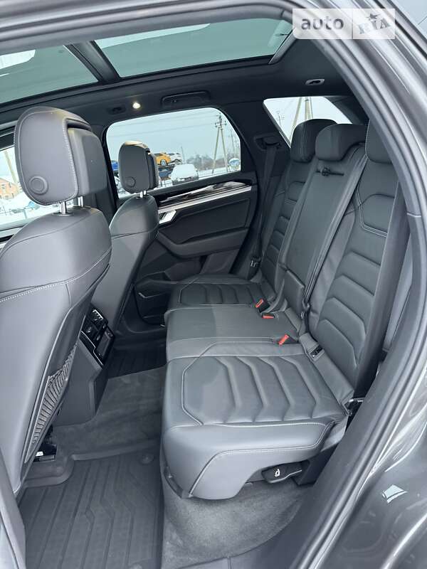 Позашляховик / Кросовер Volkswagen Touareg 2019 в Львові