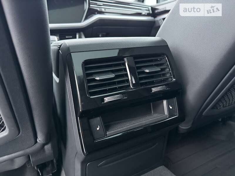 Позашляховик / Кросовер Volkswagen Touareg 2019 в Львові