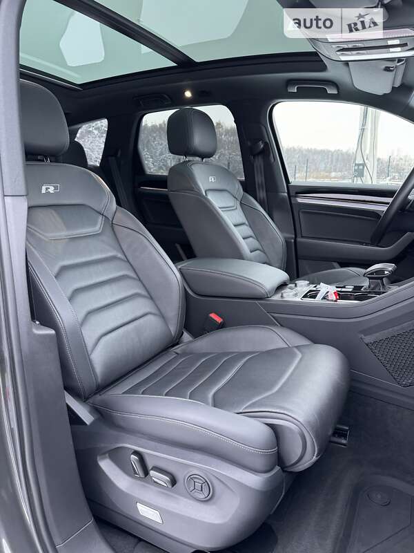 Позашляховик / Кросовер Volkswagen Touareg 2019 в Львові